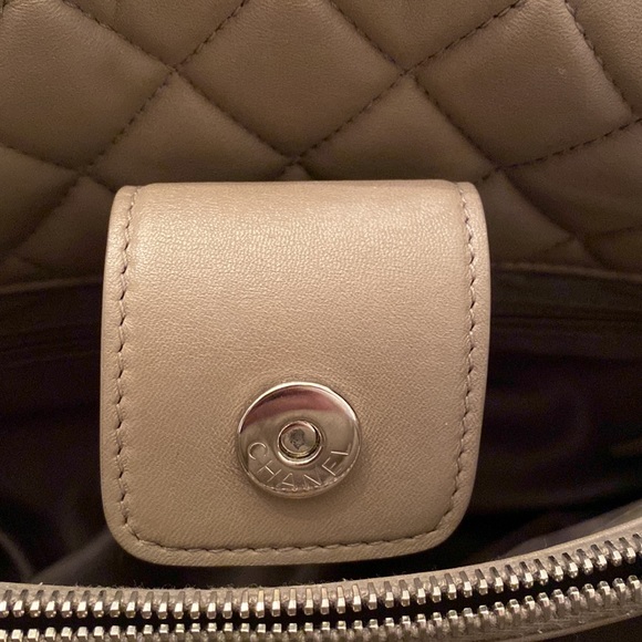 RARE - Authentic CHANEL - Limited Edition - Quilted Lambskin GST /500 - Picture 8 of 16